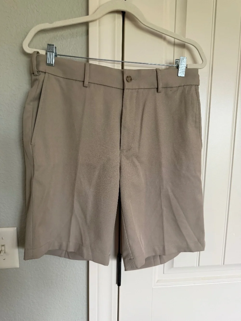 PGA TOUR Men’s Khaki Golf Shorts Size 32 Performance Stretch